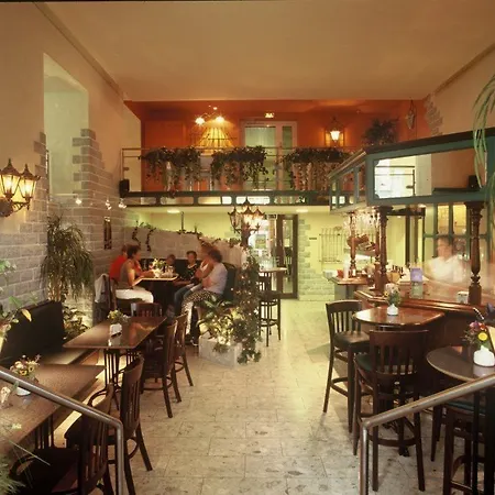 Hostel Jugendgaestehaus St.-michaels-heim *