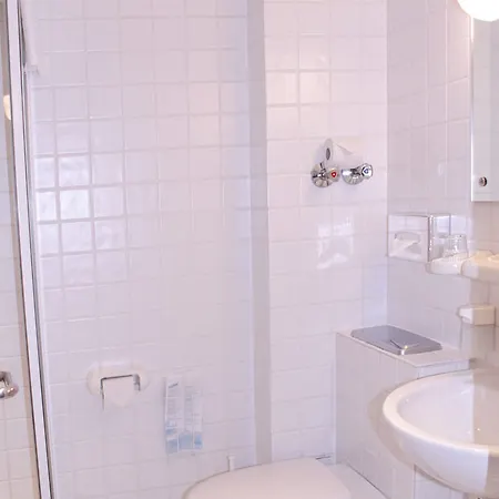 Jugendgaestehaus St.-michaels-heim אכסניה *